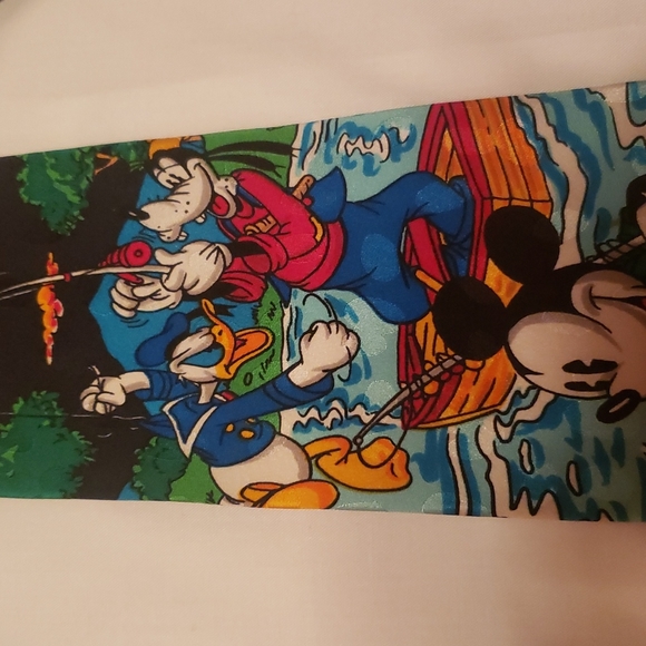VINTAGE DISNEY novelty silk tie - Picture 3 of 4